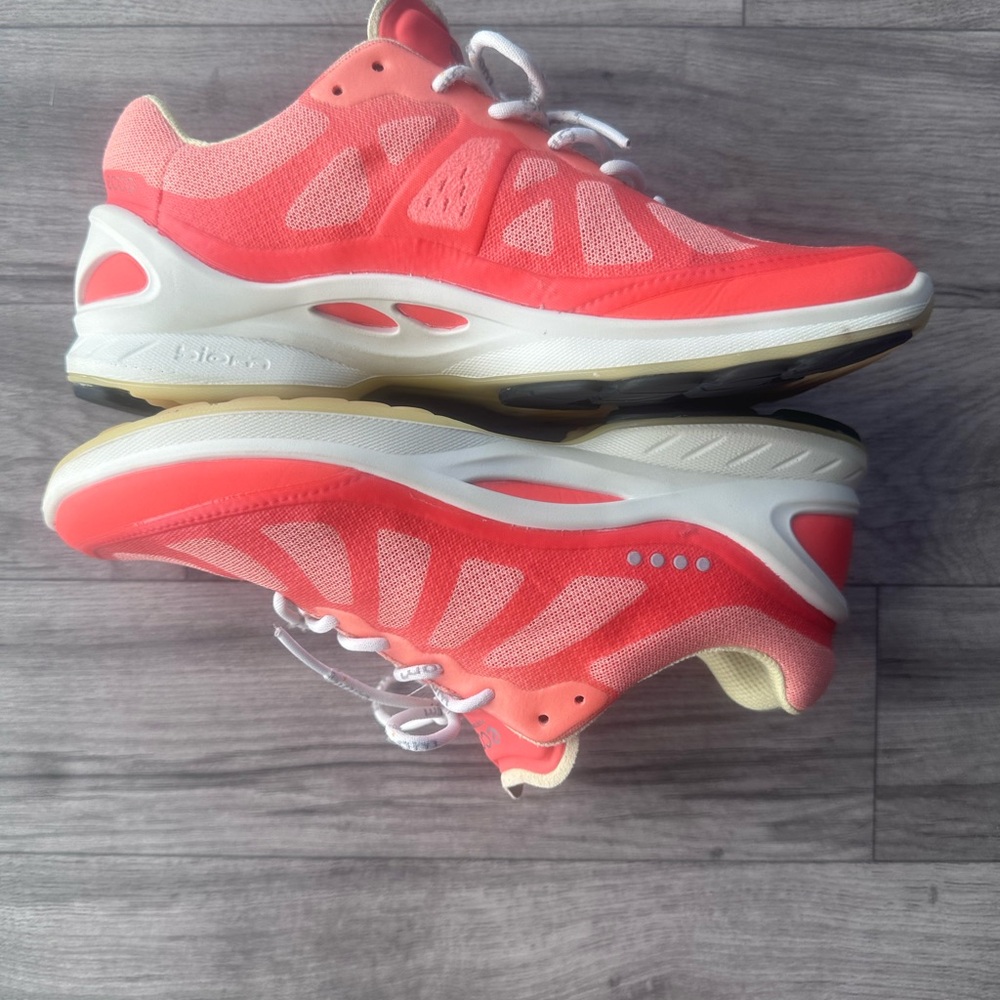 Ecco Biom Fjuel Racer Coral
Womens Trail Running Size
7/7.5/38 - Picture 4 of 15